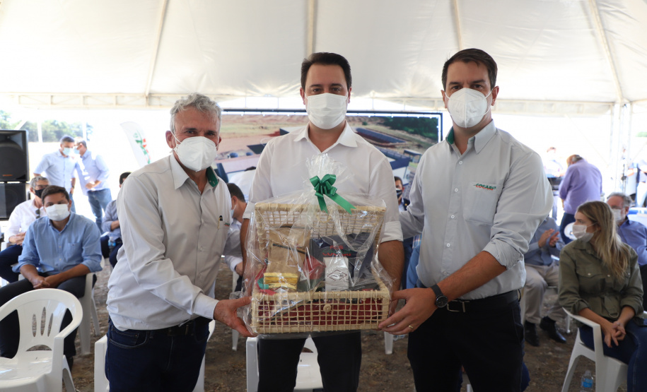 O governador Carlos Massa Ratingo Junior participou nesta quinta-feira (22) da entrega de um novo frigorífico para abate e processamento de peixes em Alvorada do Sul, no Norte Pioneiro.  -  Alvorada do Sul, 22/04/2021  -  Foto: Ari Dias/AEN