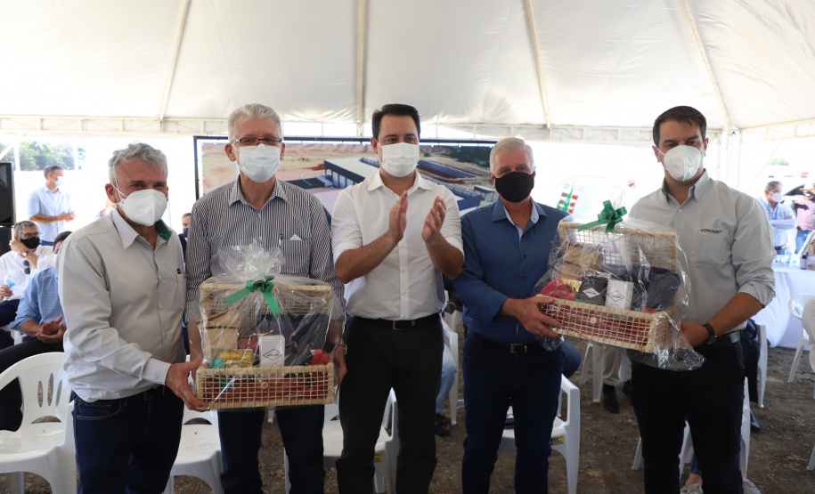 O governador Carlos Massa Ratingo Junior participou nesta quinta-feira (22) da entrega de um novo frigorífico para abate e processamento de peixes em Alvorada do Sul, no Norte Pioneiro.  -  Alvorada do Sul, 22/04/2021  -  Foto: Ari Dias/AEN