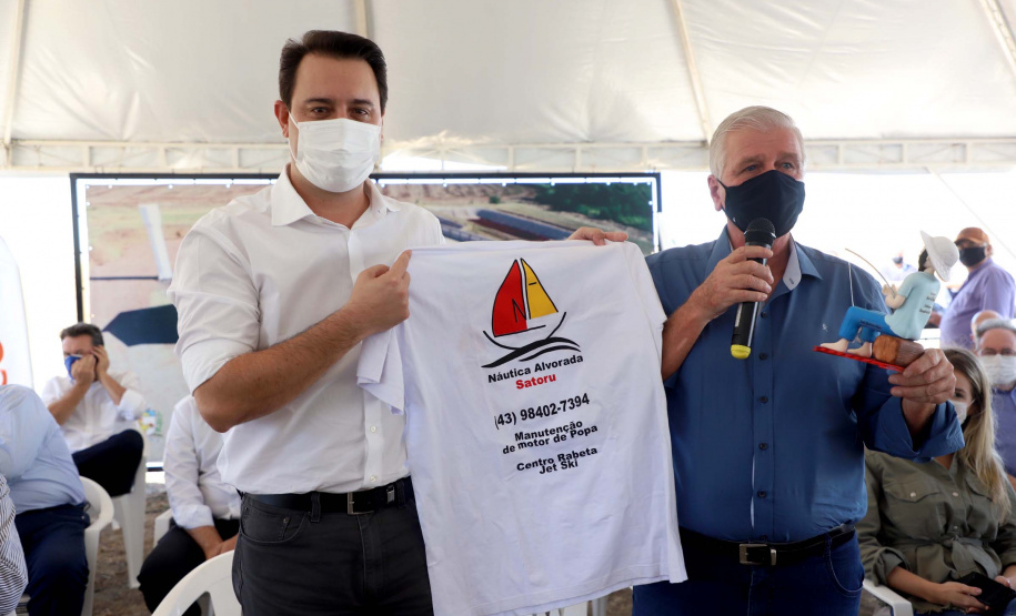 O governador Carlos Massa Ratingo Junior participou nesta quinta-feira (22) da entrega de um novo frigorífico para abate e processamento de peixes em Alvorada do Sul, no Norte Pioneiro.  -  Alvorada do Sul, 22/04/2021  -  Foto: Ari Dias/AEN