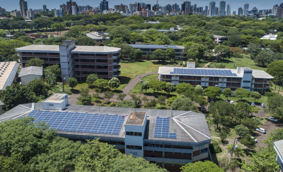 Com a entrada em funcionamento da usina de minigeração fotovoltaica de energia, a UEM (Universidade Estadual de Maringá) dá mais um passo no caminho para sustentabilidade e eficiência energética. Foto:UEM