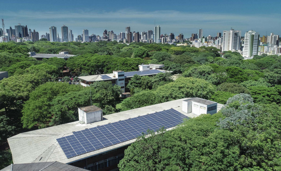 Com a entrada em funcionamento da usina de minigeração fotovoltaica de energia, a UEM (Universidade Estadual de Maringá) dá mais um passo no caminho para sustentabilidade e eficiência energética. Foto:UEM
