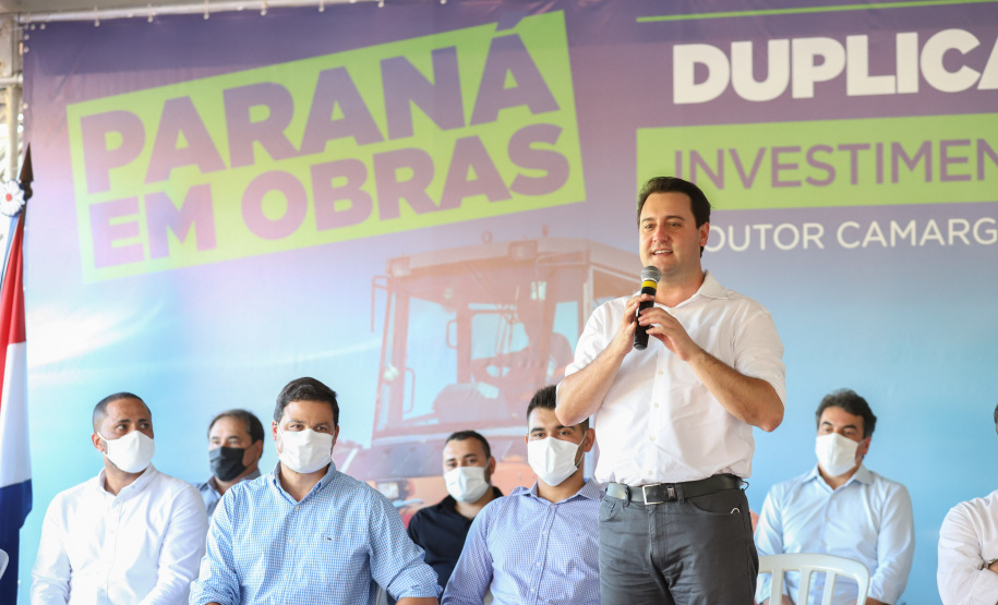 PR323 Dr Camargo O governador Carlos Massa Ratinho Junior participou nesta quinta-feira (22) do lançamento da pedra fundamental das novas obras de duplicação da PR-323, no Noroeste do Estado. O trecho que recebe as intervenções tem 6,3 quilômetros, entre Doutor Camargo e o Rio Ivaí, com investimento de R$ 38,3 milhões, fruto da parceria com o Banco Interamericano do Desenvolvimento (BID).- Foto: Geraldo Bubniak/AEN