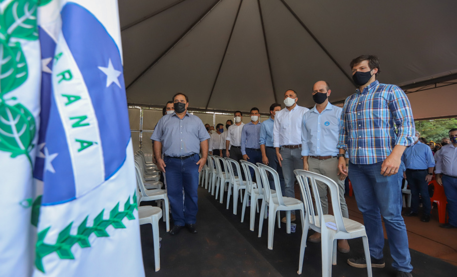 PR323 Dr Camargo O governador Carlos Massa Ratinho Junior participou nesta quinta-feira (22) do lançamento da pedra fundamental das novas obras de duplicação da PR-323, no Noroeste do Estado. O trecho que recebe as intervenções tem 6,3 quilômetros, entre Doutor Camargo e o Rio Ivaí, com investimento de R$ 38,3 milhões, fruto da parceria com o Banco Interamericano do Desenvolvimento (BID). - Foto: Geraldo Bubniak/AEN