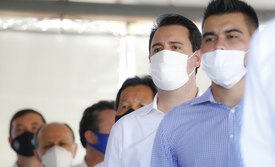 O governador Carlos Massa Ratinho Junior participou nesta quinta-feira (22) do lançamento da pedra fundamental das novas obras de duplicação da PR-323, no Noroeste do Estado. O trecho que recebe as intervenções tem 6,3 quilômetros, entre Doutor Camargo e o Rio Ivaí, com investimento de R$ 38,3 milhões, fruto da parceria com o Banco Interamericano do Desenvolvimento (BID).Foto: Jonathan Campos/AEN