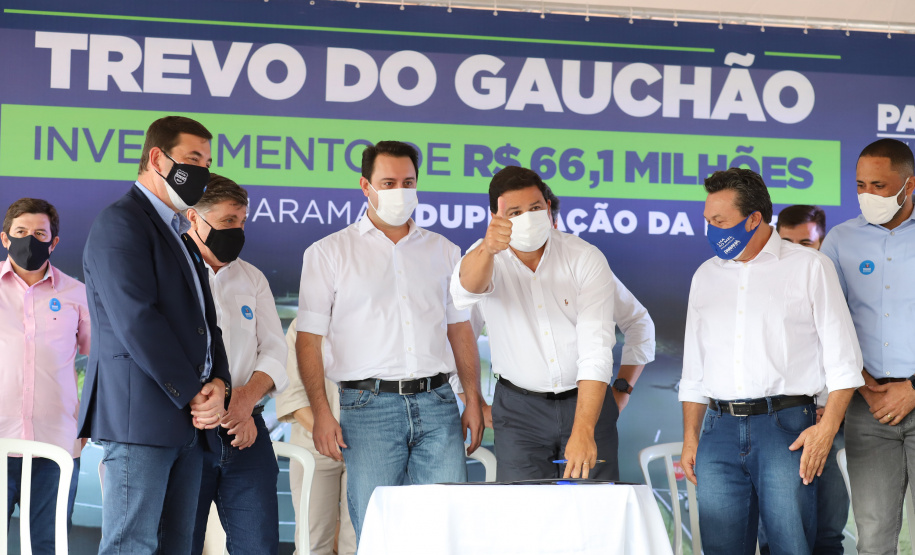 Trevo Gauchao O governador Carlos Massa Ratinho Junior lança nesta sexta-feira (23) a pedra fundamental das obras de modernização do Trevo Gauchão e da duplicação da PR-323 no perímetro urbano de Umuarama. O investimento é de R$ 66,1 milhões. 23/04/2021 - Foto: Geraldo Bubniak/AEN