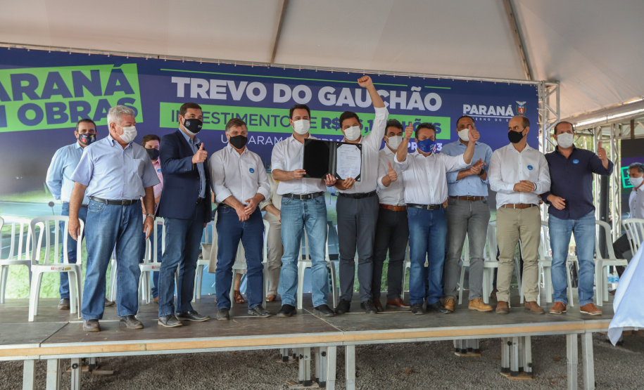 Trevo Gauchao O governador Carlos Massa Ratinho Junior lança nesta sexta-feira (23) a pedra fundamental das obras de modernização do Trevo Gauchão e da duplicação da PR-323 no perímetro urbano de Umuarama. O investimento é de R$ 66,1 milhões. 23/04/2021 - Foto: Geraldo Bubniak/AEN