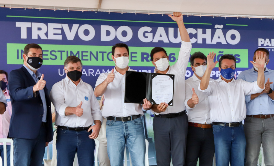 Trevo Gauchao O governador Carlos Massa Ratinho Junior lança nesta sexta-feira (23) a pedra fundamental das obras de modernização do Trevo Gauchão e da duplicação da PR-323 no perímetro urbano de Umuarama. O investimento é de R$ 66,1 milhões. 23/04/2021 - Foto: Geraldo Bubniak/AEN