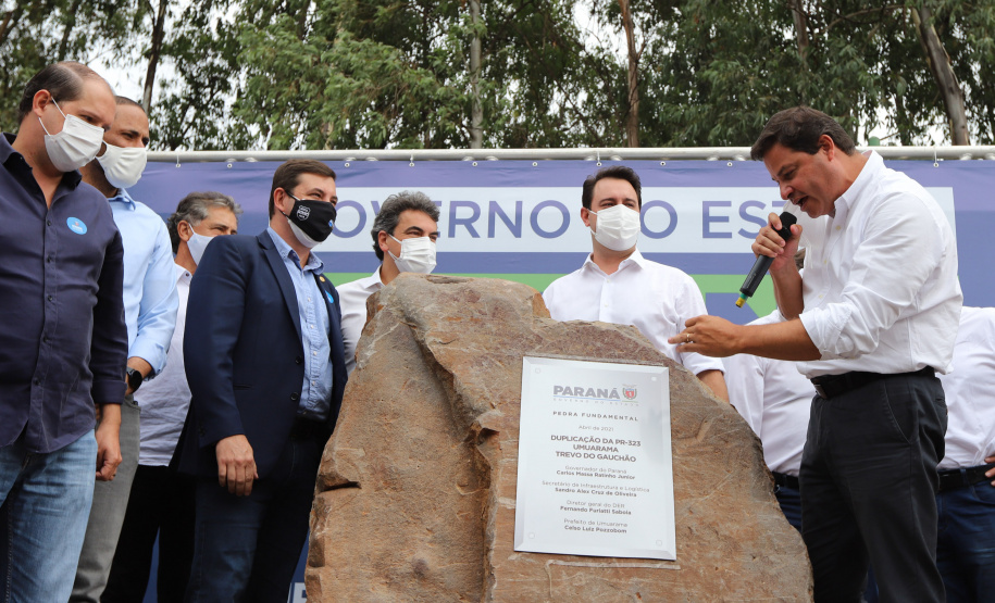Trevo Gauchao O governador Carlos Massa Ratinho Junior lança nesta sexta-feira (23) a pedra fundamental das obras de modernização do Trevo Gauchão e da duplicação da PR-323 no perímetro urbano de Umuarama. O investimento é de R$ 66,1 milhões. 23/04/2021 - Foto: Geraldo Bubniak/AEN