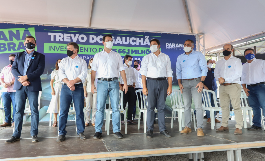 Trevo Gauchao O governador Carlos Massa Ratinho Junior lança nesta sexta-feira (23) a pedra fundamental das obras de modernização do Trevo Gauchão e da duplicação da PR-323 no perímetro urbano de Umuarama. O investimento é de R$ 66,1 milhões. 23/04/2021 - Foto: Geraldo Bubniak/AEN