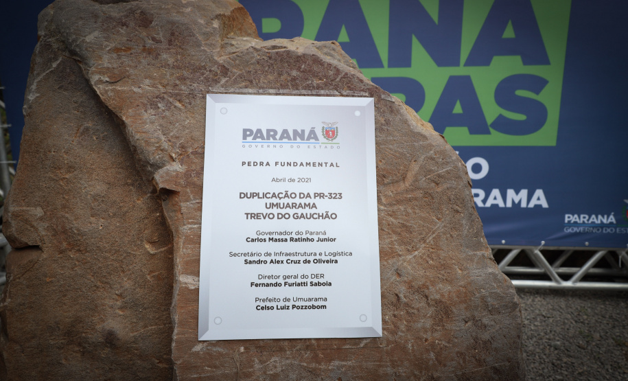 Trevo Gauchao O governador Carlos Massa Ratinho Junior lança nesta sexta-feira (23) a pedra fundamental das obras de modernização do Trevo Gauchão e da duplicação da PR-323 no perímetro urbano de Umuarama. O investimento é de R$ 66,1 milhões. 23/04/2021 - Foto: Geraldo Bubniak/AEN