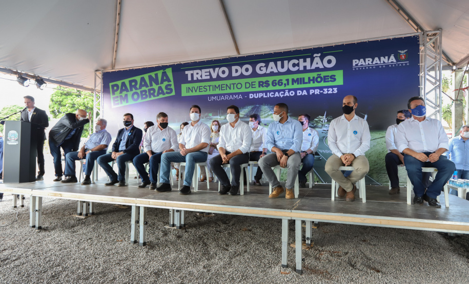 Trevo Gauchao O governador Carlos Massa Ratinho Junior lança nesta sexta-feira (23) a pedra fundamental das obras de modernização do Trevo Gauchão e da duplicação da PR-323 no perímetro urbano de Umuarama. O investimento é de R$ 66,1 milhões. 23/04/2021 - Foto: Geraldo Bubniak/AEN