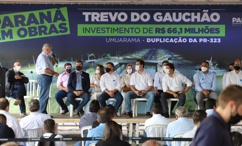 Trevo Gauchao O governador Carlos Massa Ratinho Junior lança nesta sexta-feira (23) a pedra fundamental das obras de modernização do Trevo Gauchão e da duplicação da PR-323 no perímetro urbano de Umuarama. O investimento é de R$ 66,1 milhões. 23/04/2021 - Foto: Geraldo Bubniak/AEN