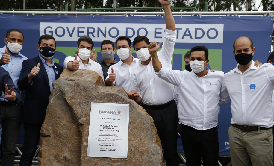 O governador Carlos Massa Ratinho Junior lança a pedra fundamental das obras de modernização do Trevo Gauchão e da duplicação da PR-323 no perímetro urbano de Umuarama. Foto: Jonathan Campos/AEN