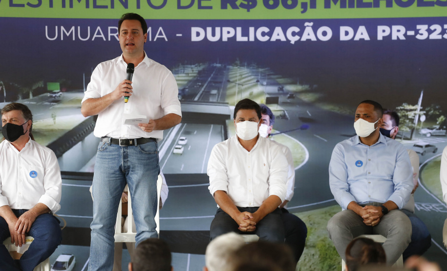 O governador Carlos Massa Ratinho Junior lança a pedra fundamental das obras de modernização do Trevo Gauchão e da duplicação da PR-323 no perímetro urbano de Umuarama. Foto: Jonathan Campos/AEN