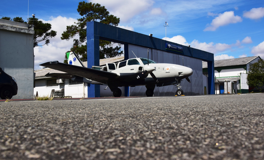 O Governo do Estado começou a distribuir sexta-feira (23) para as 22 Regionais de Saúde do Paraná mais 205.130 doses da vacina contra a Covid-19. Os imunizantes integram o 14º lote encaminhado pelo Ministério da Saúde na quinta-feira (22), composto por 166.000 doses da Covishield, produzida pela Universidade de Oxford/AstraZeneca/Fiocruz, e 39.130 doses da CoronaVac, desenvolvida pelo Instituto Butantan/Sinovac. - Curitiba, 23/04/2021  -   Foto: Américo Antonio/SESA