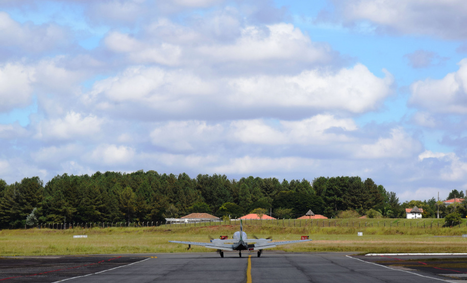 O Governo do Estado começou a distribuir sexta-feira (23) para as 22 Regionais de Saúde do Paraná mais 205.130 doses da vacina contra a Covid-19. Os imunizantes integram o 14º lote encaminhado pelo Ministério da Saúde na quinta-feira (22), composto por 166.000 doses da Covishield, produzida pela Universidade de Oxford/AstraZeneca/Fiocruz, e 39.130 doses da CoronaVac, desenvolvida pelo Instituto Butantan/Sinovac. - Curitiba, 23/04/2021  -   Foto: Américo Antonio/SESA
