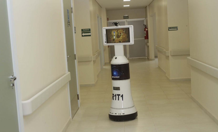 Robô usado no HUM é considerado uma das principais iniciativas no uso da inteligência artificial na América Latina. FOTO:UEM