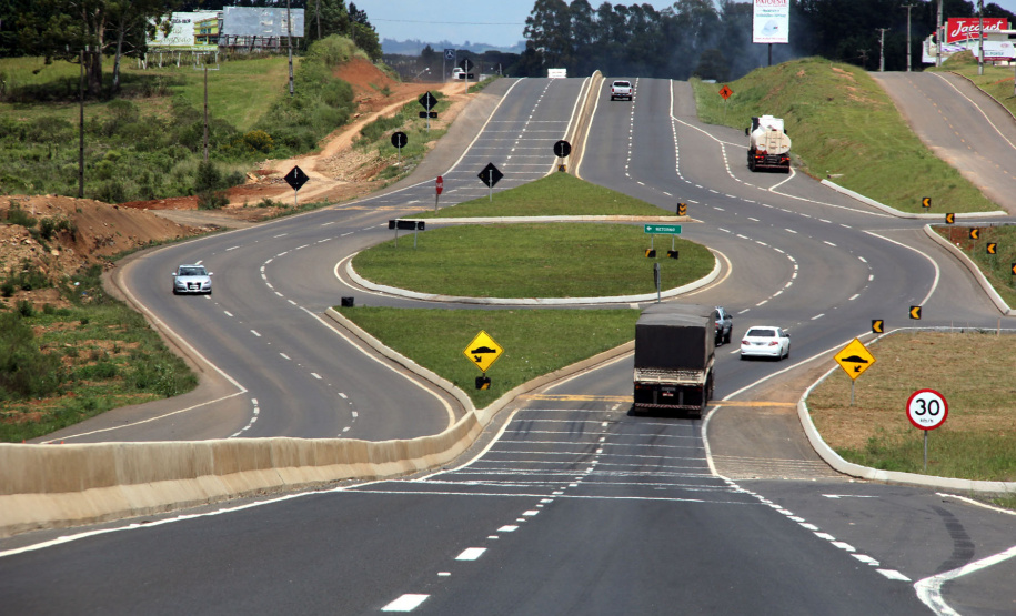 O Departamento de Estradas de Rodagem do Paraná (DER/PR) realiza no dia 7 de maio, às 10h da manhã, audiência pública online para apresentar o Programa de Segurança Viária das Rodovias Estaduais do Estado do Paraná (PROSEG PARANÁ), iniciativa que deve investir R$ 400 milhões em melhorias na malha rodoviária estadual. - Foto: Jorge Woll/Arquivo DER