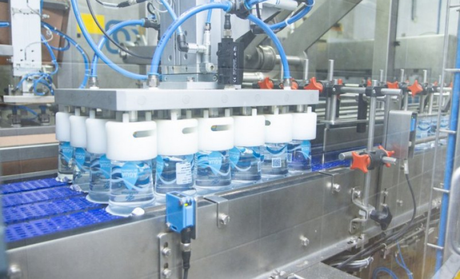 Aliviando a sede na pandemia: água envasada pela Sanepar chega aos profissionais de saúde - Curitiba, 26/04/2021 - Foto: André Thiago/Sanepar