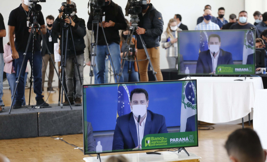 O agricultor paranaense passa a contar a partir desta terça-feira (27) com um programa de crédito exclusivo com juros subsidiados pelo Governo do Estado. A operação é garantida pelo Banco do Agricultor Paranaense, lançado pelo governador Carlos Massa Ratinho Junior no Palácio Iguaçu. O alcance é estimado em R$ 500 milhões. Foto: Jonathan Campos/AEN