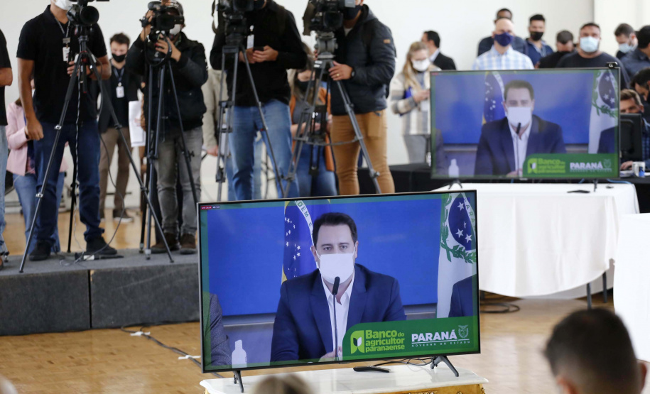 O agricultor paranaense passa a contar a partir desta terça-feira (27) com um programa de crédito exclusivo com juros subsidiados pelo Governo do Estado. A operação é garantida pelo Banco do Agricultor Paranaense, lançado pelo governador Carlos Massa Ratinho Junior no Palácio Iguaçu. O alcance é estimado em R$ 500 milhões. Foto: Jonathan Campos/AEN