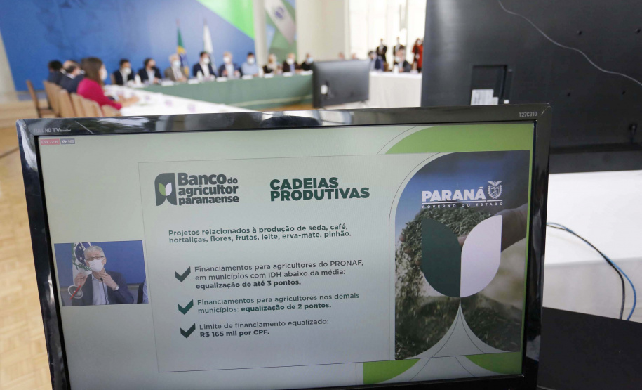 O agricultor paranaense passa a contar a partir desta terça-feira (27) com um programa de crédito exclusivo com juros subsidiados pelo Governo do Estado. A operação é garantida pelo Banco do Agricultor Paranaense, lançado pelo governador Carlos Massa Ratinho Junior no Palácio Iguaçu. O alcance é estimado em R$ 500 milhões. Foto: Jonathan Campos/AEN