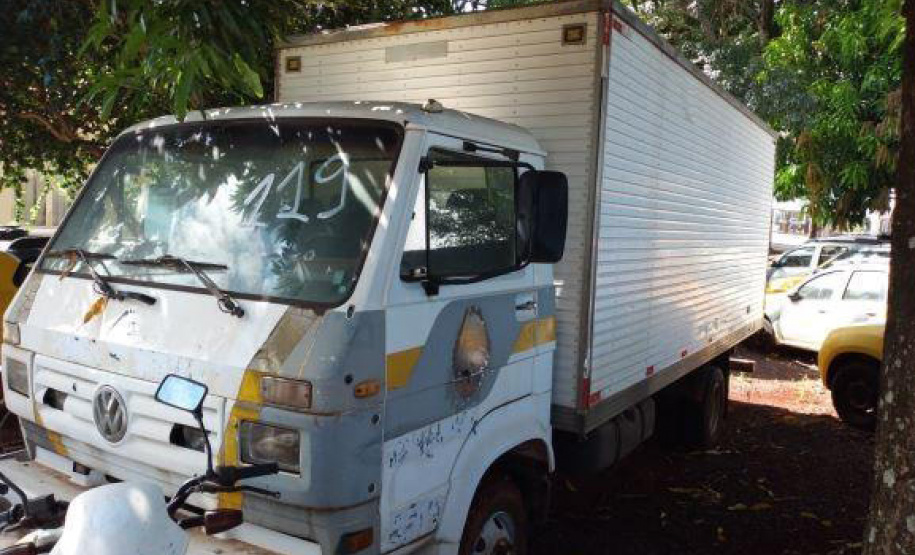 Termina nesta quarta-feira (28/04), às 9 horas, o prazo para interessados no leilão, de 98 veículos da Polícia Militar, formalizarem seus lances. Os veículos, que tornaram-se inservíveis para uso policial nas ruas, mas são úteis para uso no cotidiano, estão parados em pátios de quartéis de cidades do Oeste do estado e em São José dos Pinhais, na Região Metropolitana de Curitiba.  - Curitiba, 27/04/2021  -  Foto: Divulgação SESP/PR