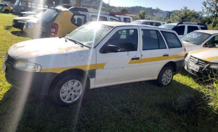 Termina nesta quarta-feira (28/04), às 9 horas, o prazo para interessados no leilão, de 98 veículos da Polícia Militar, formalizarem seus lances. Os veículos, que tornaram-se inservíveis para uso policial nas ruas, mas são úteis para uso no cotidiano, estão parados em pátios de quartéis de cidades do Oeste do estado e em São José dos Pinhais, na Região Metropolitana de Curitiba.  - Curitiba, 27/04/2021  -  Foto: Divulgação SESP/PR