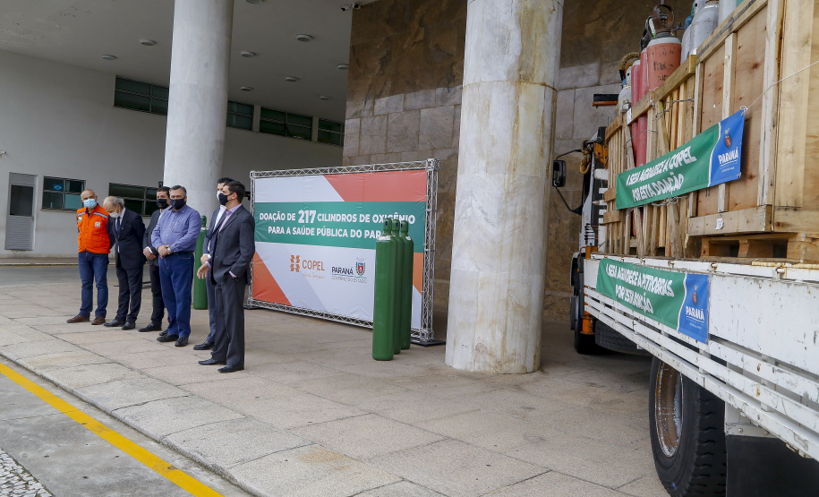 27.04.2021 - Doação de Cilindros da Copel para Sesa.
Secretario Saude Beto Preto, diretor presidente da Copel Daniel Pimentel Slaviero, diretor presidente da Copel Distribuição, Maximiliano Orfalil ,Felipe Leonardo Gomes, gerente geral da Refinaria Presidente Getúlio Vargas (Repar) e Ademar Traiano presidente da Assembleia.
Foto Gilson Abreu/AEN