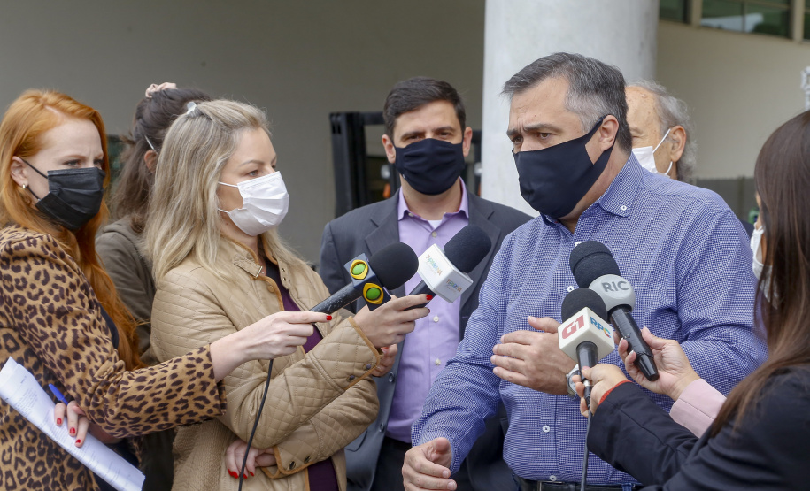 27.04.2021 - Doação de Cilindros da Copel para Sesa.
Secretario Saude Beto Preto, diretor presidente da Copel Daniel Pimentel Slaviero, diretor presidente da Copel Distribuição, Maximiliano Orfalil ,Felipe Leonardo Gomes, gerente geral da Refinaria Presidente Getúlio Vargas (Repar) e Ademar Traiano presidente da Assembleia.
Foto Gilson Abreu/AEN