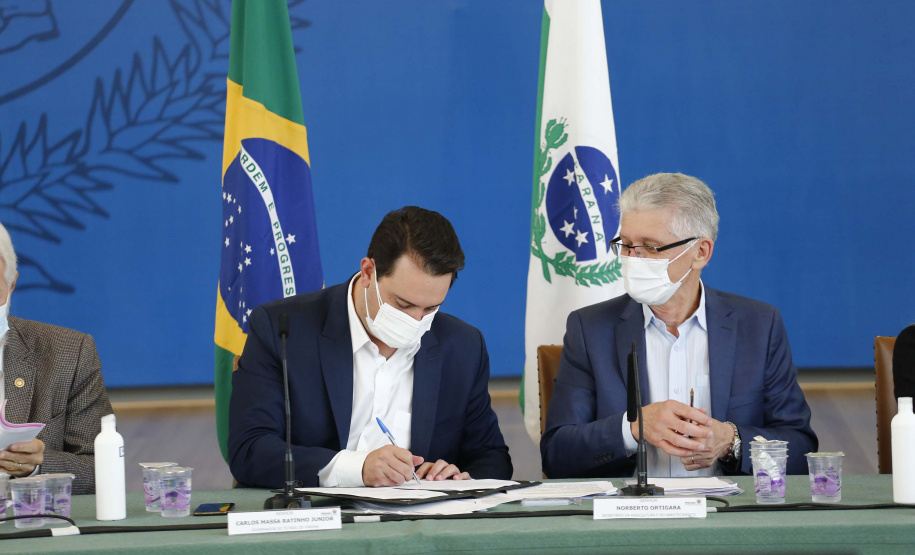 O governador Carlos Massa Ratinho Junior anunciou nesta terça-feira (27), no lançamento do Banco do Agricultor Paranaense, que o Estado está editando um decreto que isenta o ICMS, principal tributo estadual, sobre equipamentos de irrigação destinados ao uso na agricultura ou horticultura. Foto:Jonathan Campos/AEN