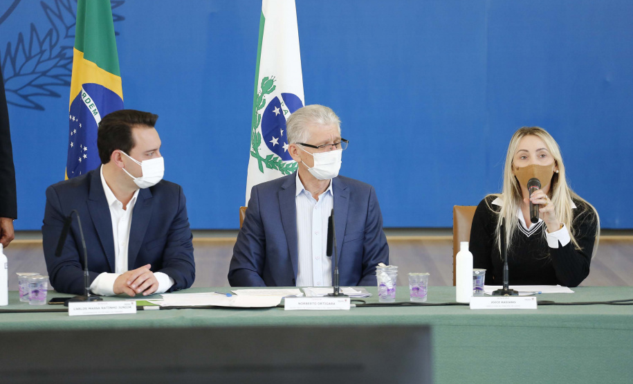 O Banco do Agricultor Paranaense já começou a funcionar oficialmente nesta terça-feira (27). Os primeiros contratos foram assinados ainda durante o lançamento do programa no Palácio Iguaçu. Foto: Jonathan Campos/AEN