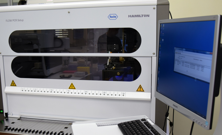 A Secretaria da Saúde do Paraná confirmou por meio de exames de biologia molecular realizados pelo Laboratório Central do Paraná (Lacen-PR) e Instituto de Biologia Molecular do Paraná (IBMP) o primeiro caso de co-detecção pelos vírus SARS-CoV-2 (Covid-19) e DENV-2 (dengue sorotipo 2). Foto: Américo Antonio/Sesa