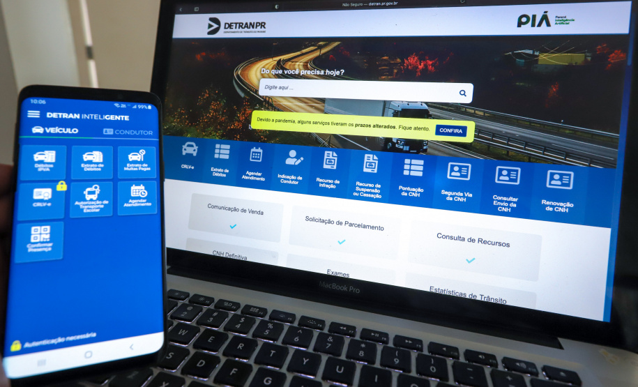 Detran tem aumento de 60% em atendimentos online no primeiro trimestre de 2021Quantidade de serviços prestados online vem aumentando comparado ao mesmo período do ano passado.Foto: Geraldo Bubniak/AEN