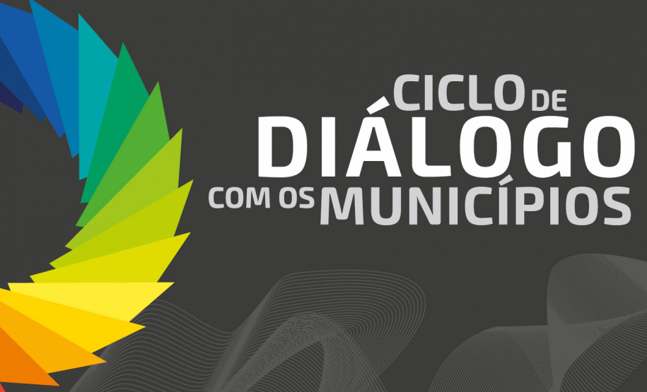 Com o objetivo de compartilhar conhecimentos técnicos, dividir experiências e promover o intercâmbio de informações entre os municípios paranaenses, a Secretaria da Comunicação Social e da Cultura e a Superintendência-Geral da Cultura estão realizando semanalmente, desde o mês de fevereiro, o Ciclo de Diálogo com os Municípios.   -  Curitiba, 28/04/2021  - Foto: SEEC