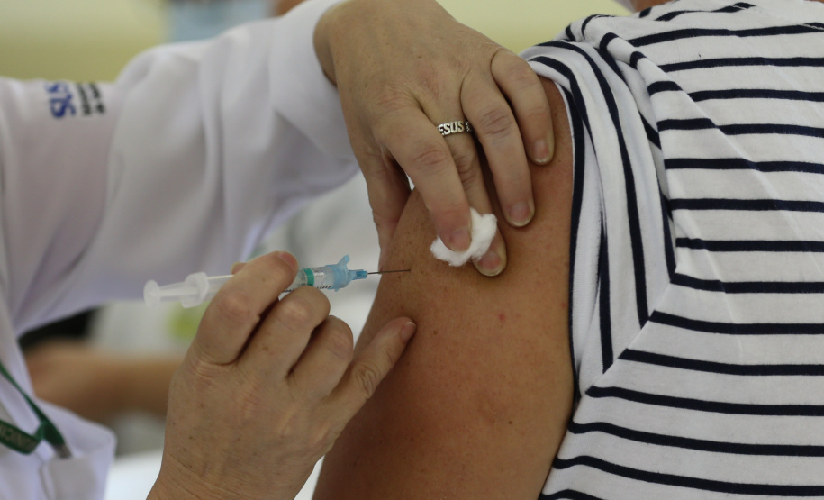 Vacinacao Pinhais Em ritmo acelerado no processo de aplicação da vacina contra a Covid-19, 63 municípios do Paraná já começaram a imunizar pessoas a partir de 60 anos. Foto: Geraldo Bubniak/AEN