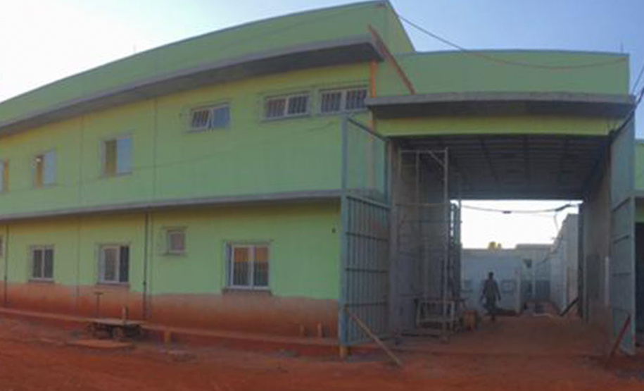 As obras da Cadeia Pública de Londrina, que vai atender a demanda da cidade e da região Norte do Paraná, atingiram a marca de 75% de conclusão. O investimento é de cerca de R$ 18 milhões e tem como objetivo ampliar as vagas do sistema prisional do Estado. A obra deve ser finalizada ainda em 2021. - Foto: SESP/PR