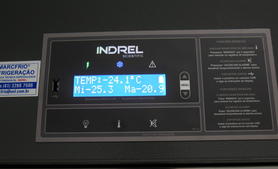 O Paraná está preparado para receber as doses da vacina da Pfizer e  conta hoje (28) com nove frezeers para armazenamento do imunizante; sete são de ultrabaixa temperatura (-80ºC), podendo armazenar as doses por até 6 meses, e dois são de temperatura de -20ºC, que podem ser utilizados para armazenamento inicial das doses.  -  Curitiba, 28/04/2021  -  Foto: Américo Antonio/SESA