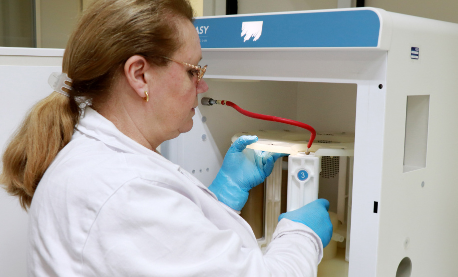Centro de Tecnologia em Saúde e Meio Ambiente do Tecpar realizou cerca de 270 ensaios de embalagens plásticas ou de celulose para empresas de todo o Paraná. Foto: Tecpar