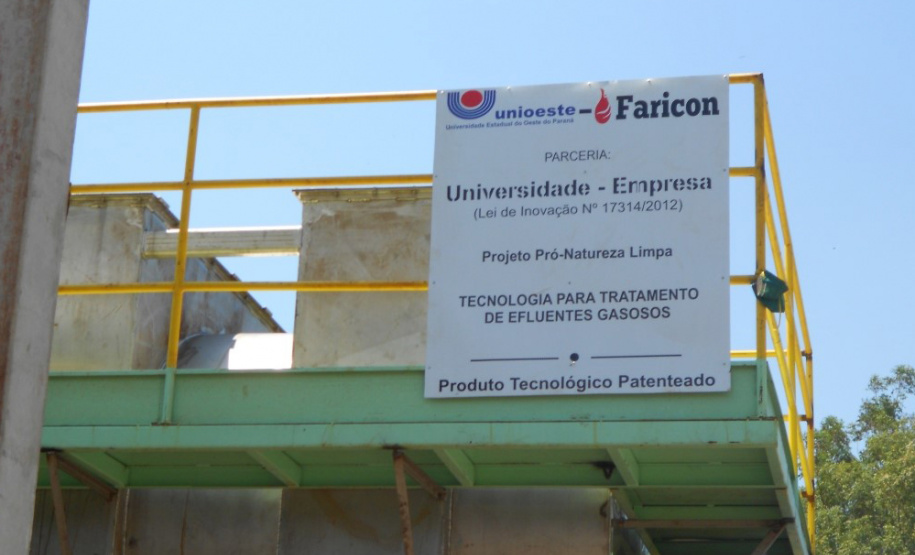 A Universidade Estadual do Oeste do Paraná (Unioeste) desenvolveu, por meio de um projeto de pesquisa, um filtro que elimina os odores contidos nos poluentes gasosos de diversas indústrias.  -  Foto: Unioeste