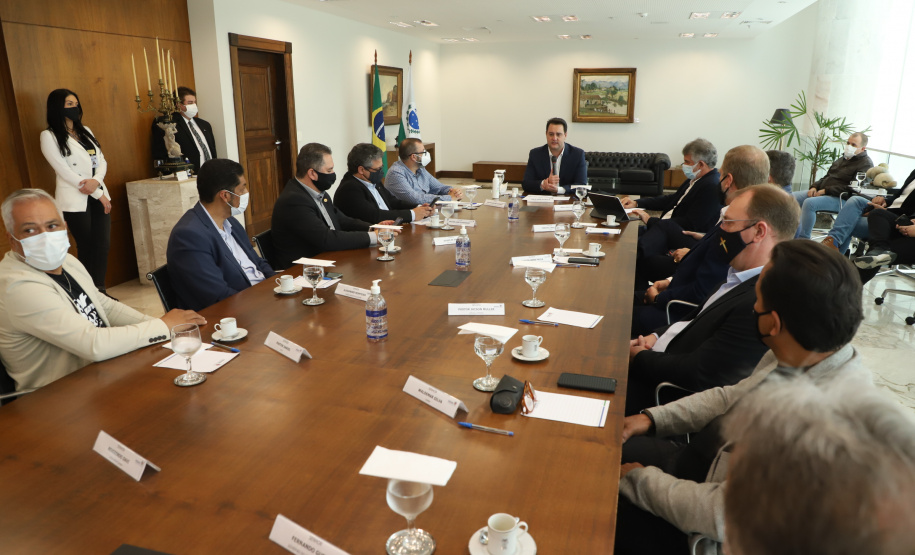 O evento ocorrerá no dia 15 de maio, entre 14h e 16h, e tem como lema “Agora, pois, permanecem a fé, a esperança e o amor”. Marcha será em formato de carreata, com saída no Parque São José, em São José dos Pinhais, e chegada no Centro Cívico de Curitiba.
Foto: Ari Dias/AEN
