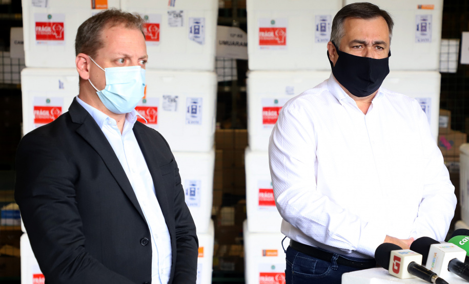 São 303.000 doses da Covishield, da Universidade de Oxford/Astrazeneca/Fiocruz, e 6.200 doses da Coronavac. Doses serão distribuídas às 22 Regionais do Paraná a partir das 8h desta sexta-feira (29). Foto: Ari Dias/AEN