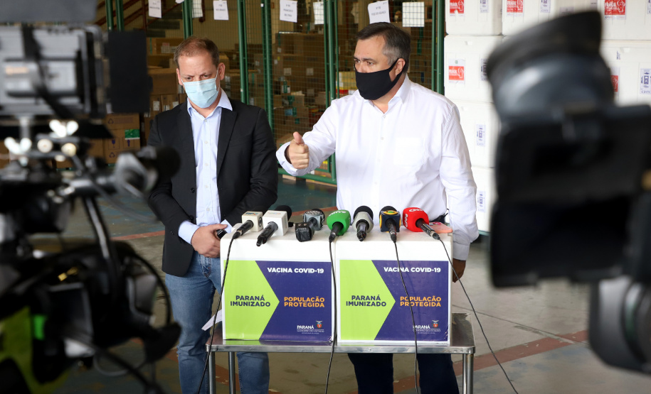 São 303.000 doses da Covishield, da Universidade de Oxford/Astrazeneca/Fiocruz, e 6.200 doses da Coronavac. Doses serão distribuídas às 22 Regionais do Paraná a partir das 8h desta sexta-feira (29). Foto: Ari Dias/AEN