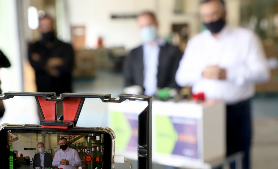 São 303.000 doses da Covishield, da Universidade de Oxford/Astrazeneca/Fiocruz, e 6.200 doses da Coronavac. Doses serão distribuídas às 22 Regionais do Paraná a partir das 8h desta sexta-feira (29). Foto: Ari Dias/AEN