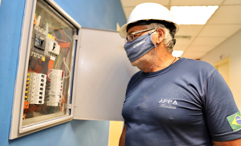 Neste dia 1º de maio, Dia do Trabalhador, a Portos do Paraná destaca a importância do trabalho portuário para a manutenção de diversas atividades econômicas no Estado, direta ou indiretamente. - Fotos: Arquivo/ Claudio Neves/Portos do Paraná