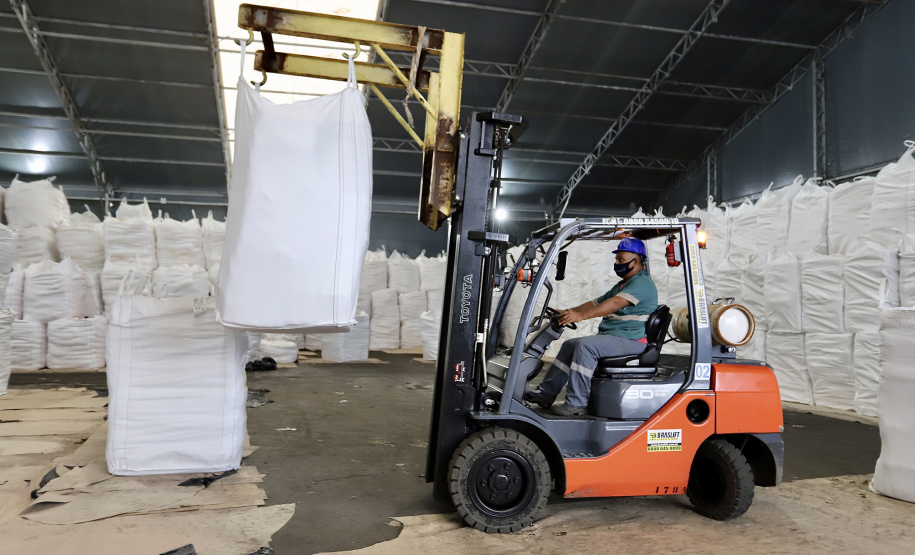 Neste dia 1º de maio, Dia do Trabalhador, a Portos do Paraná destaca a importância do trabalho portuário para a manutenção de diversas atividades econômicas no Estado, direta ou indiretamente. - Fotos: Arquivo/ Claudio Neves/Portos do Paraná