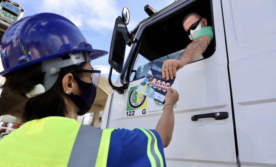 Neste dia 1º de maio, Dia do Trabalhador, a Portos do Paraná destaca a importância do trabalho portuário para a manutenção de diversas atividades econômicas no Estado, direta ou indiretamente. - Fotos: Arquivo/ Claudio Neves/Portos do Paraná