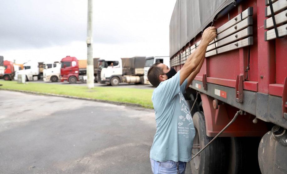 Neste dia 1º de maio, Dia do Trabalhador, a Portos do Paraná destaca a importância do trabalho portuário para a manutenção de diversas atividades econômicas no Estado, direta ou indiretamente. - Fotos: Arquivo/ Claudio Neves/Portos do Paraná