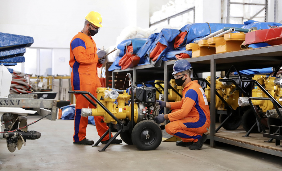 Neste dia 1º de maio, Dia do Trabalhador, a Portos do Paraná destaca a importância do trabalho portuário para a manutenção de diversas atividades econômicas no Estado, direta ou indiretamente. - Fotos: Arquivo/ Claudio Neves/Portos do Paraná
