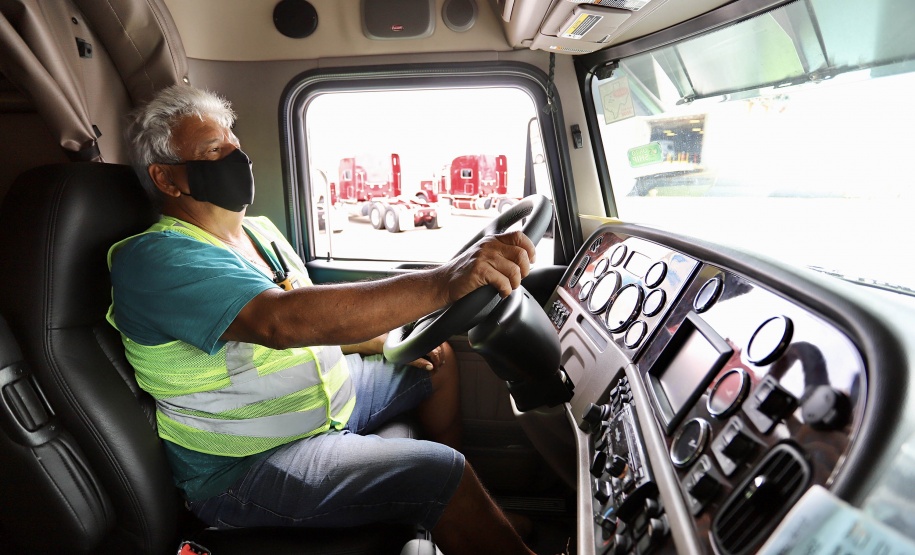 Neste dia 1º de maio, Dia do Trabalhador, a Portos do Paraná destaca a importância do trabalho portuário para a manutenção de diversas atividades econômicas no Estado, direta ou indiretamente. - Fotos: Arquivo/ Claudio Neves/Portos do Paraná